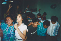 Missions El Salvador People in Prayer